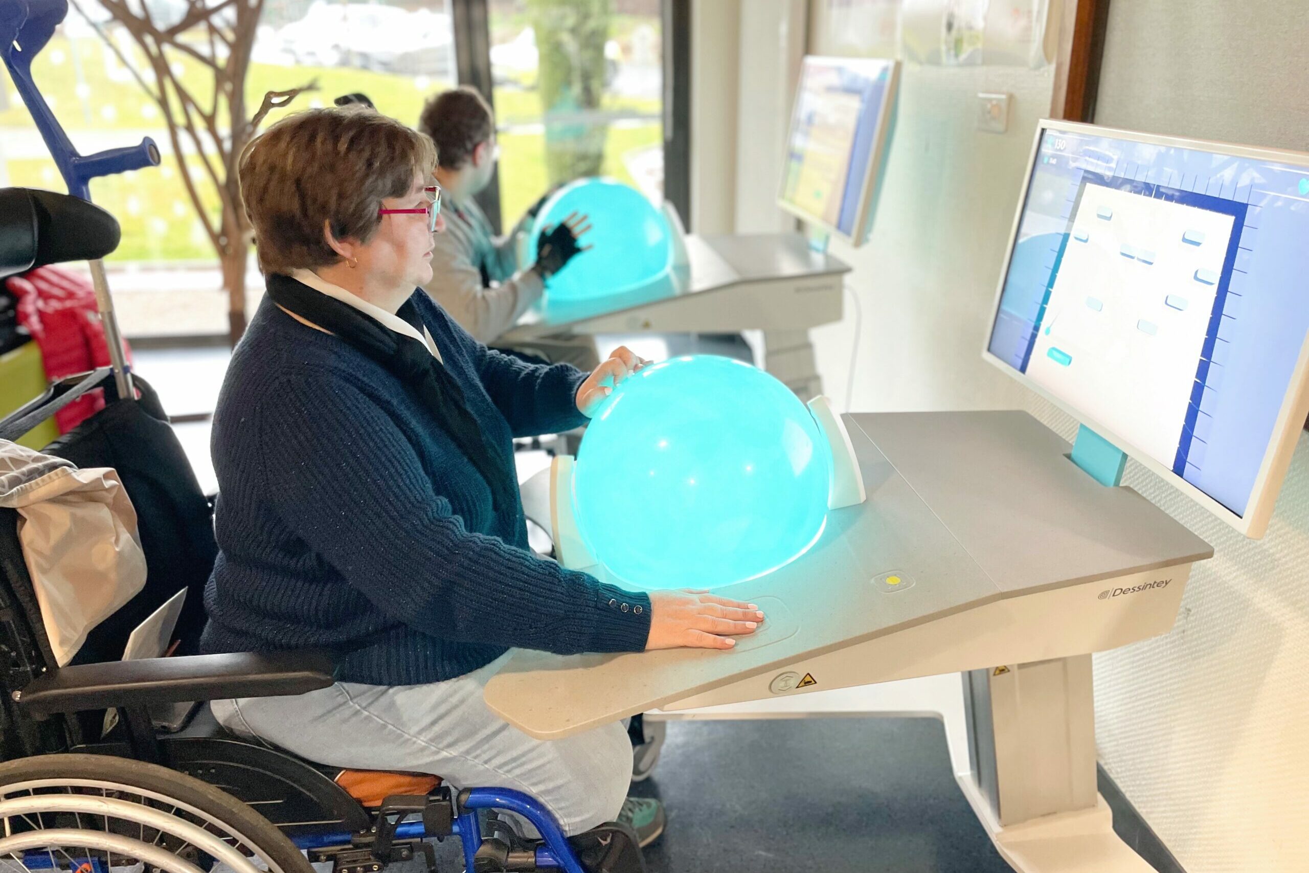 Pacientes trabajando de forma autónoma con la tecnología SRT de Dessintey